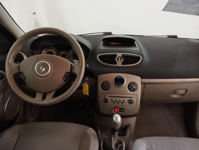 Renault Clio image 2