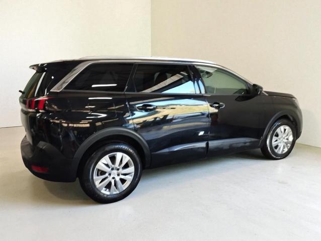 Peugeot 5008 image 1