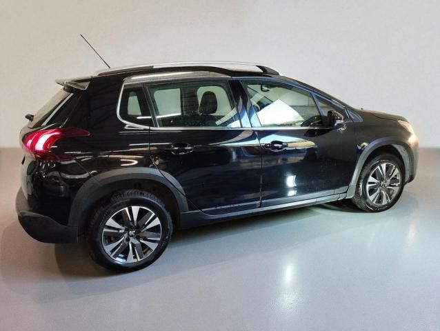 Peugeot 2008 image 2