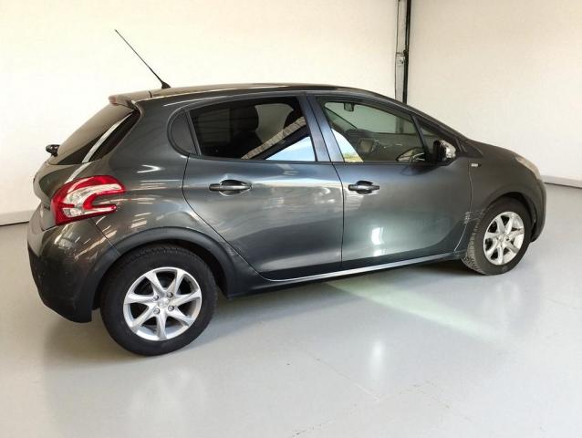 Peugeot 208 image 2