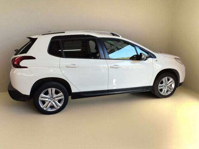 Peugeot 2008 image 2