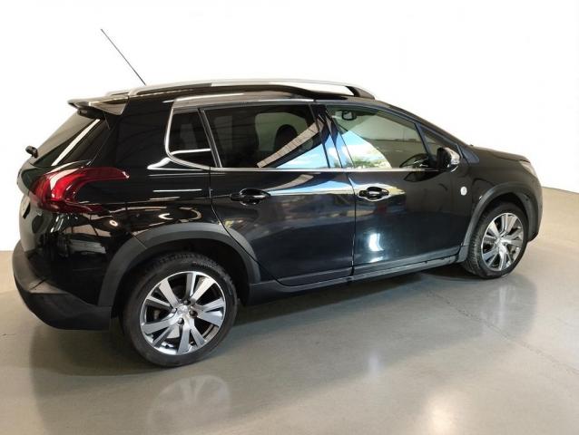 Peugeot 2008 image 2