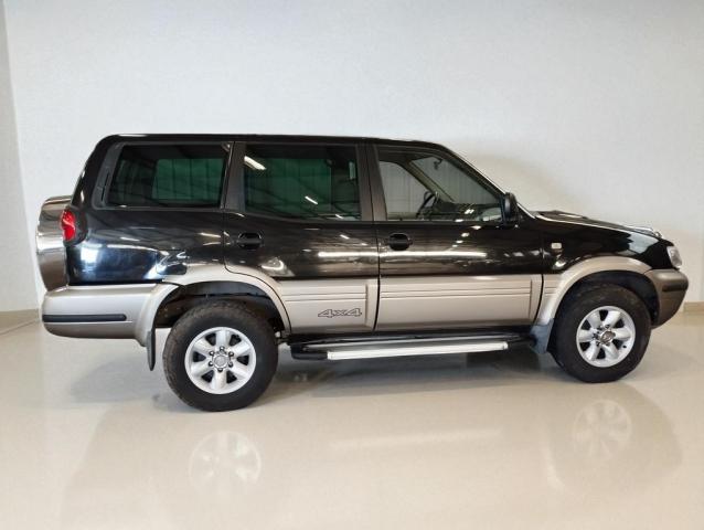 Nissan Terrano image 2