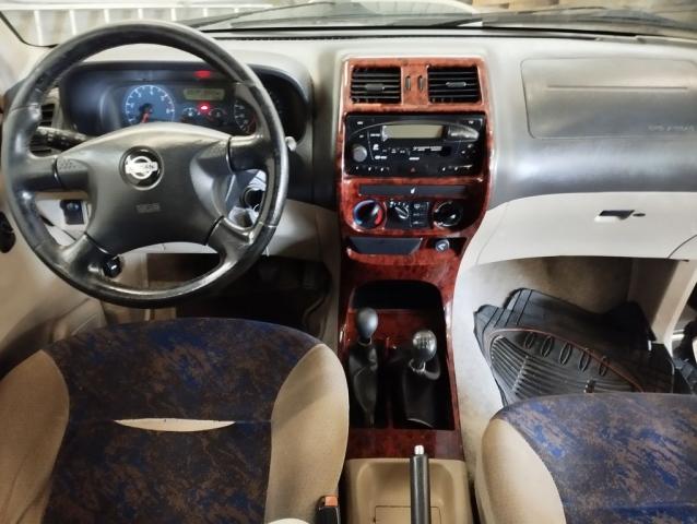 Nissan Terrano image 1