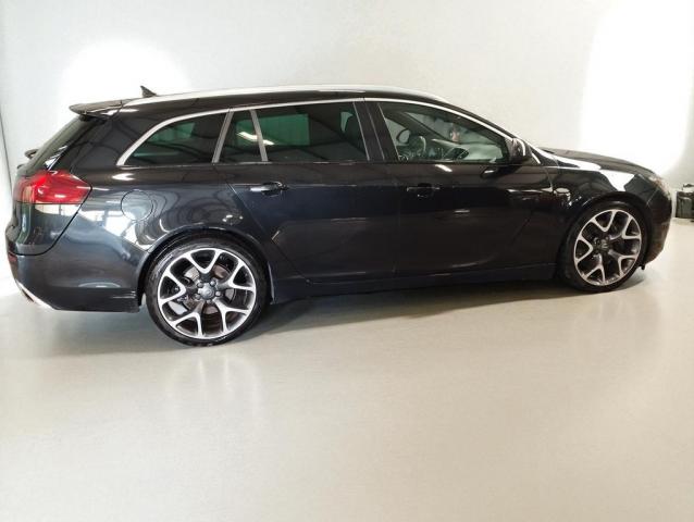 Opel Insignia Sports Tourer image 2