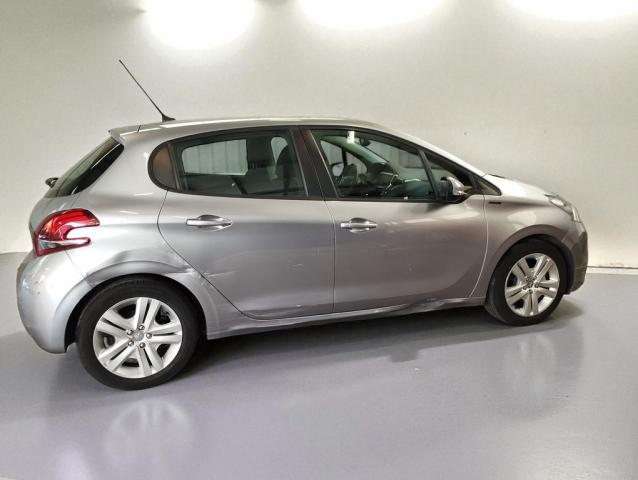 Peugeot 208 image 2