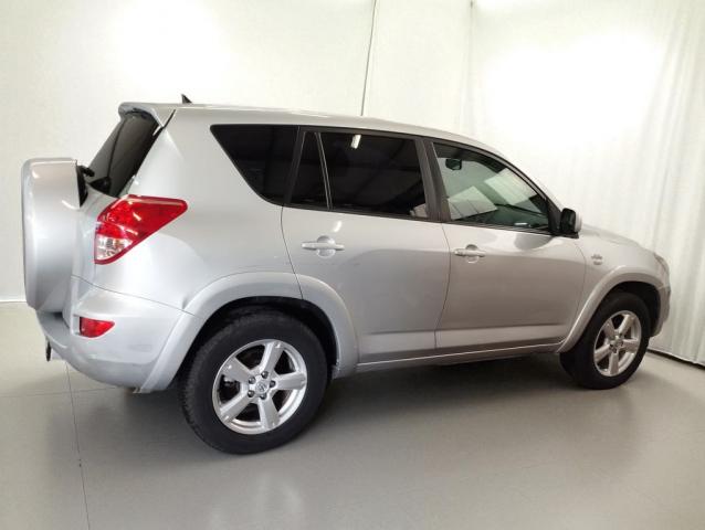 Toyota Rav4 image 2
