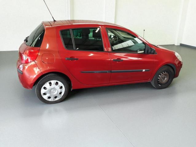 Renault Clio image 2