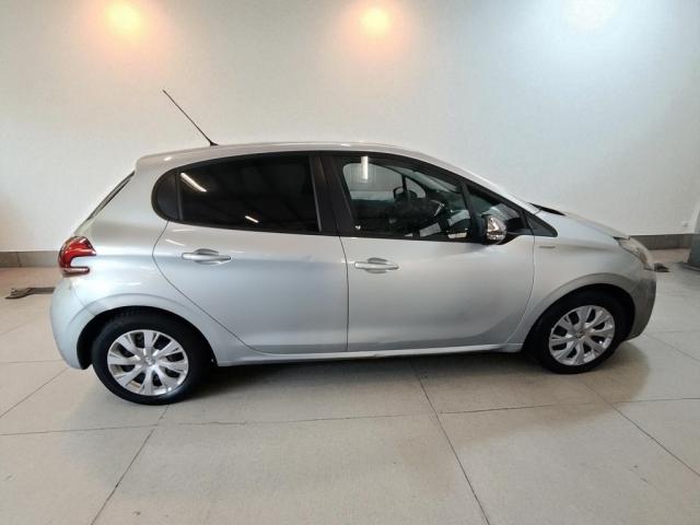 Peugeot 208 image 2