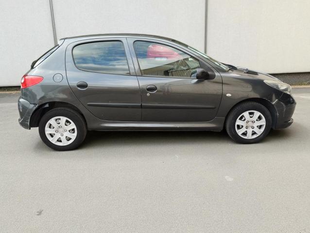 Peugeot 206+ image 2