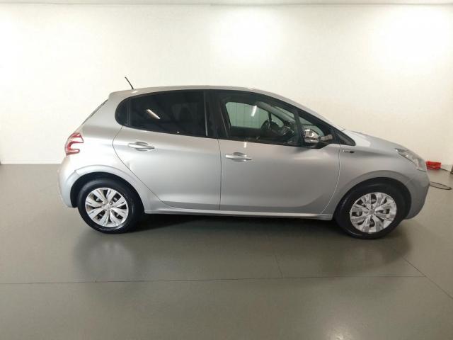 Peugeot 208 image 2