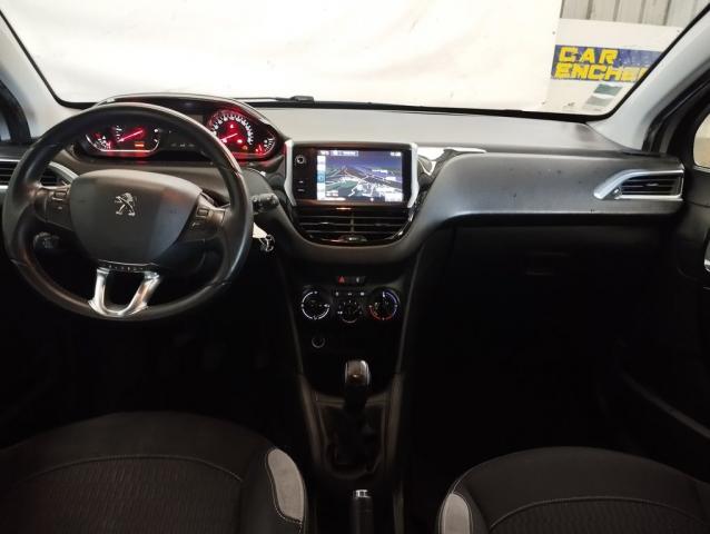 Peugeot 208 image 1
