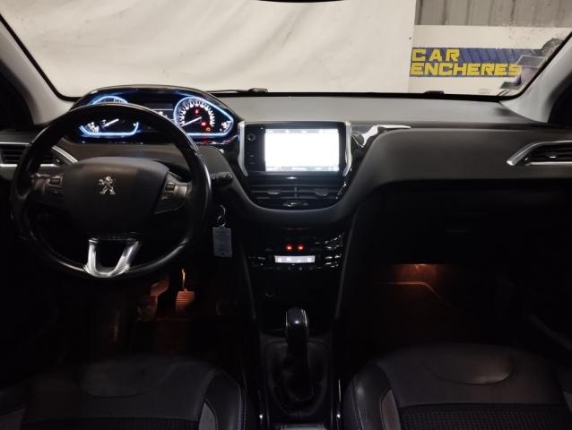 Peugeot 2008 image 2