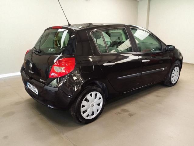Renault Clio image 2