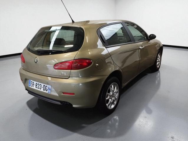 Alfa Romeo 147 image 6