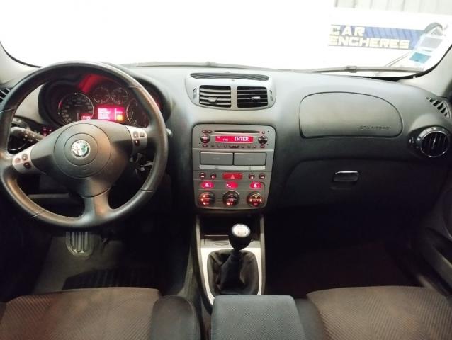Alfa Romeo 147 image 4