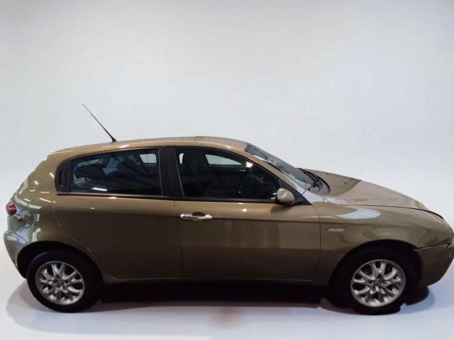 Alfa Romeo 147 image 3