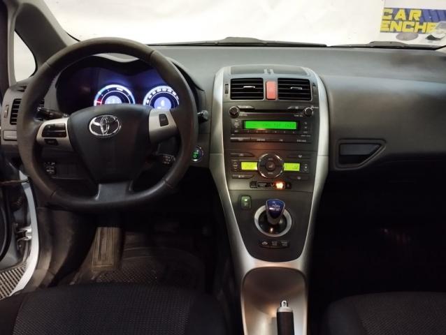 Toyota Auris image 2
