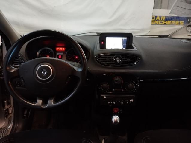 Renault Clio Estate image 2