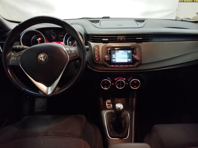 Alfa Romeo Giulietta image 5