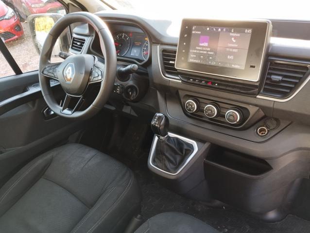 Renault Trafic image 1
