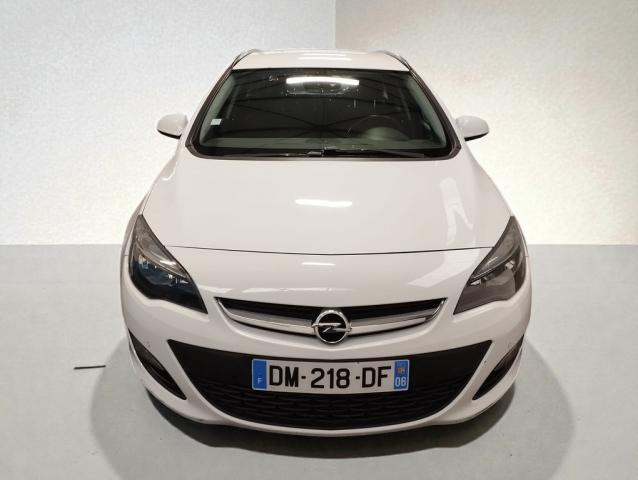 Opel Astra Sports Tourer image 4