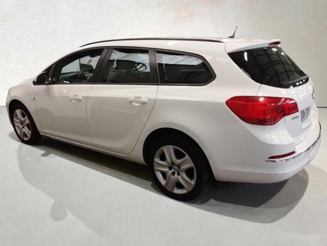 Opel Astra Sports Tourer image 5