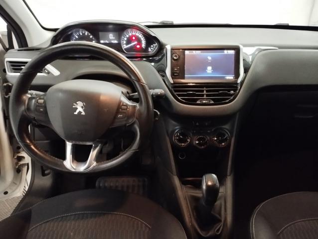 Peugeot 208 image 1