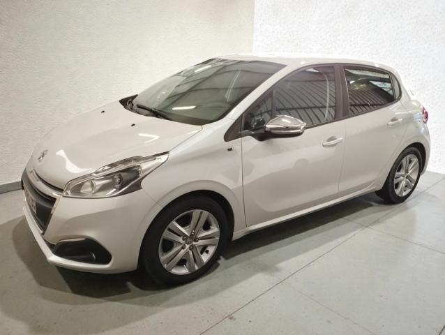 Peugeot 208 image 2