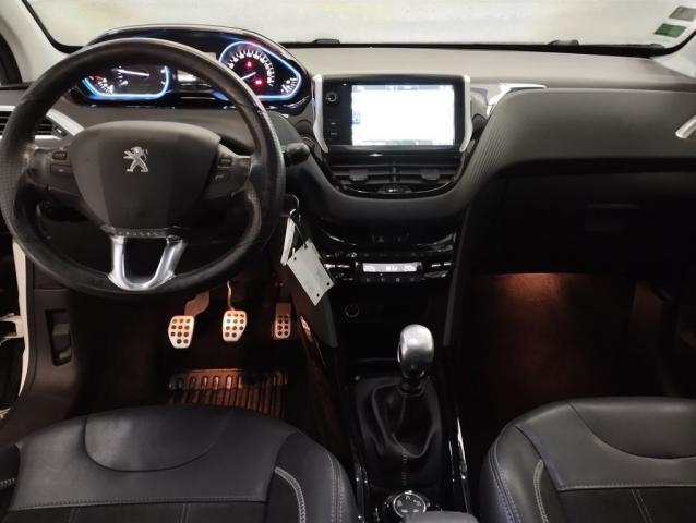 Peugeot 2008 image 2
