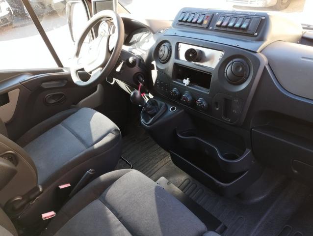 Renault Master image 2