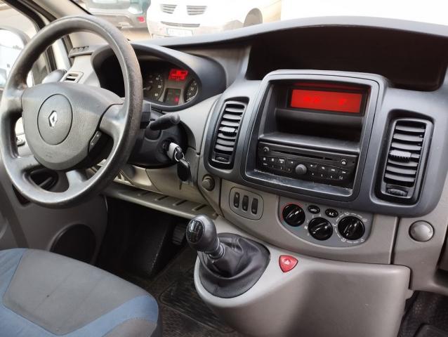 Renault Trafic image 2