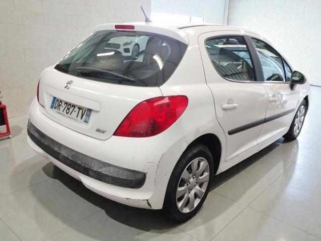 Peugeot 207 image 3