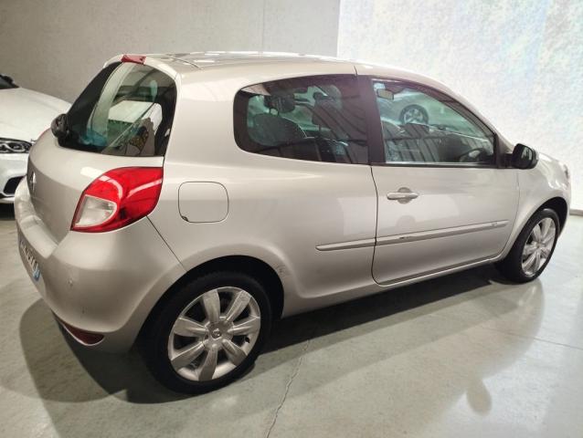 Renault Clio image 2