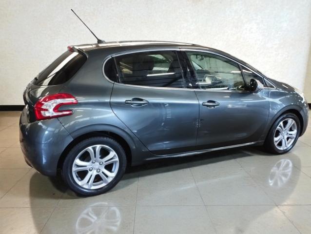 Peugeot 208 image 2