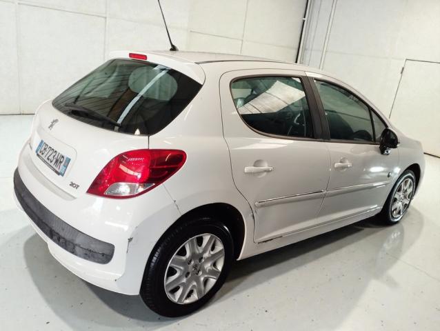 Peugeot 207 image 3