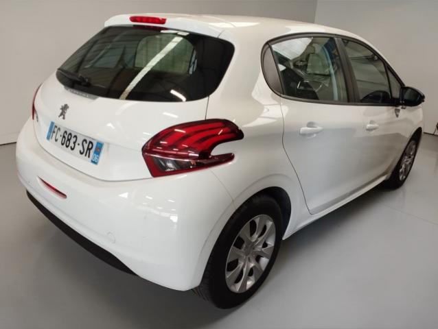 Peugeot 208 image 6