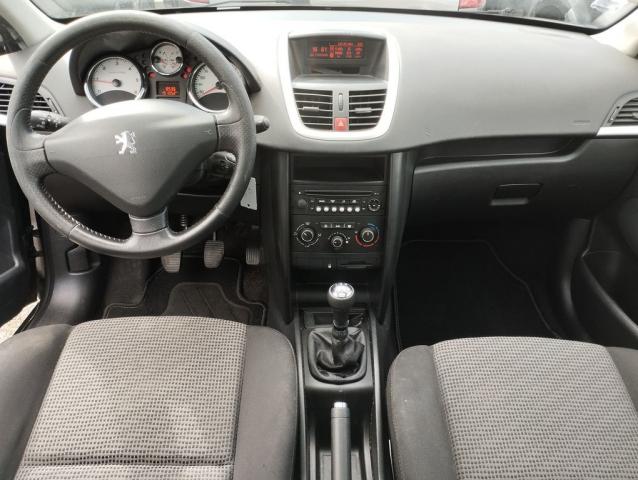 Peugeot 207 image 2
