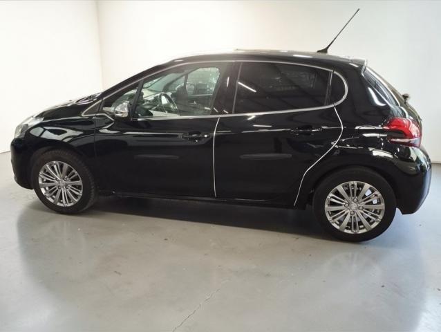 Peugeot 208 image 3