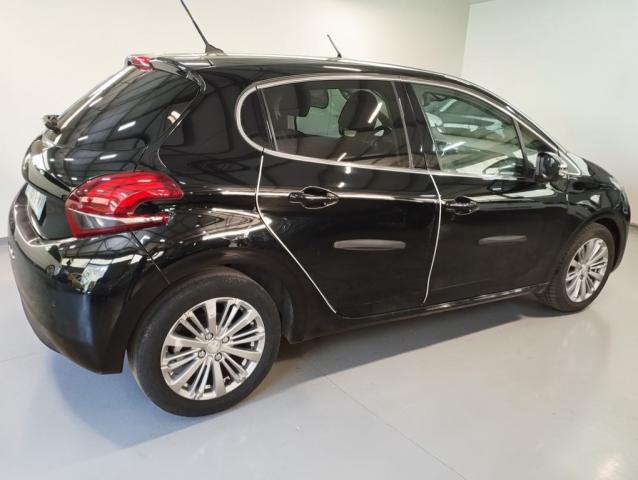 Peugeot 208 image 1