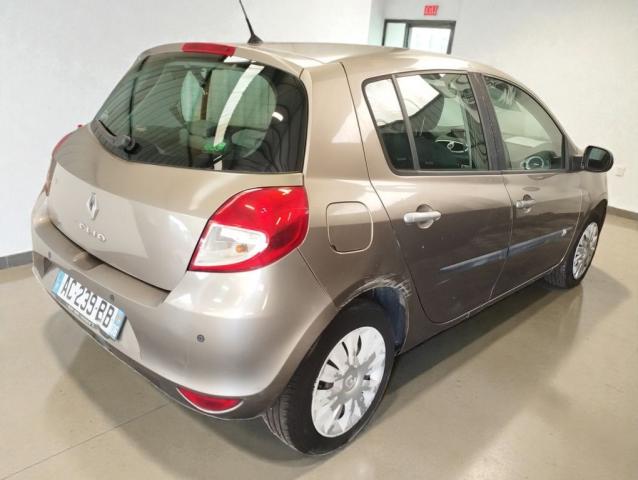 Renault Clio image 2