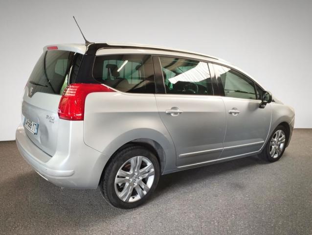 Peugeot 5008 image 1