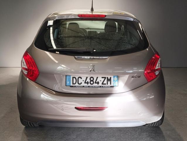Peugeot 208 image 1