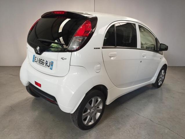 Peugeot Ion image 2
