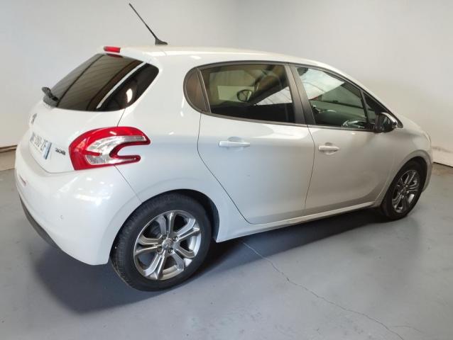 Peugeot 208 image 4