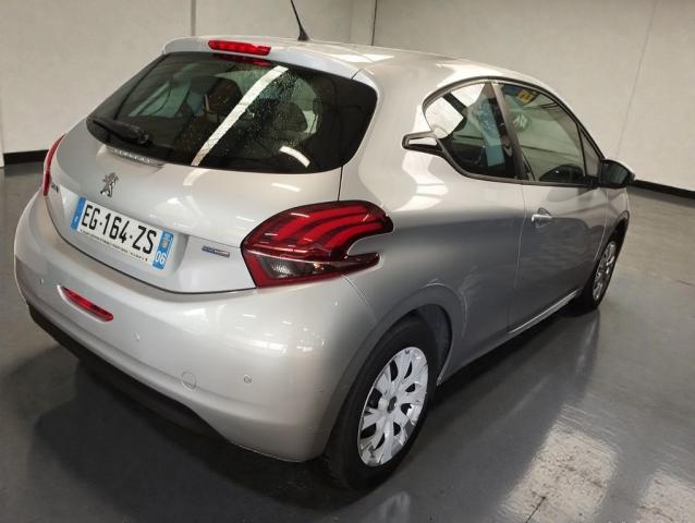 Peugeot 208 image 5