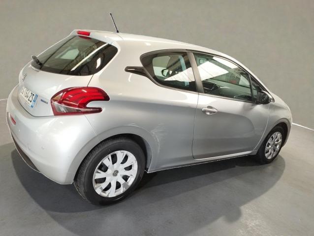 Peugeot 208 image 1