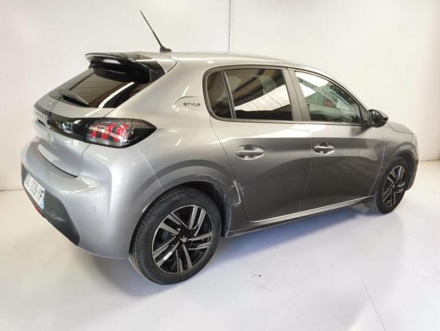 Peugeot 208 image 1