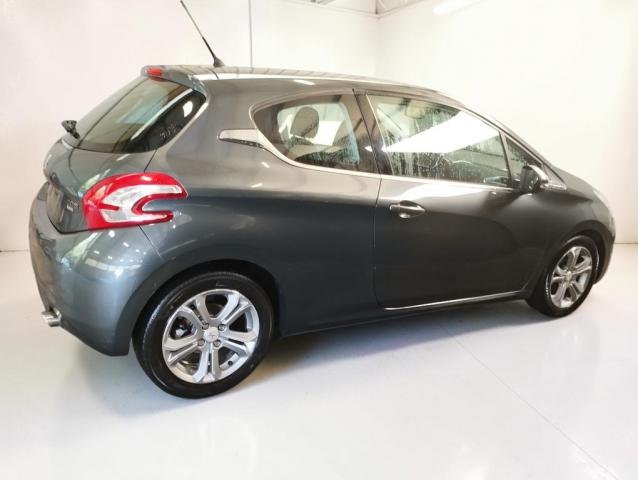 Peugeot 208 image 2