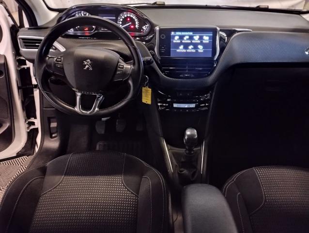 Peugeot 208 image 2